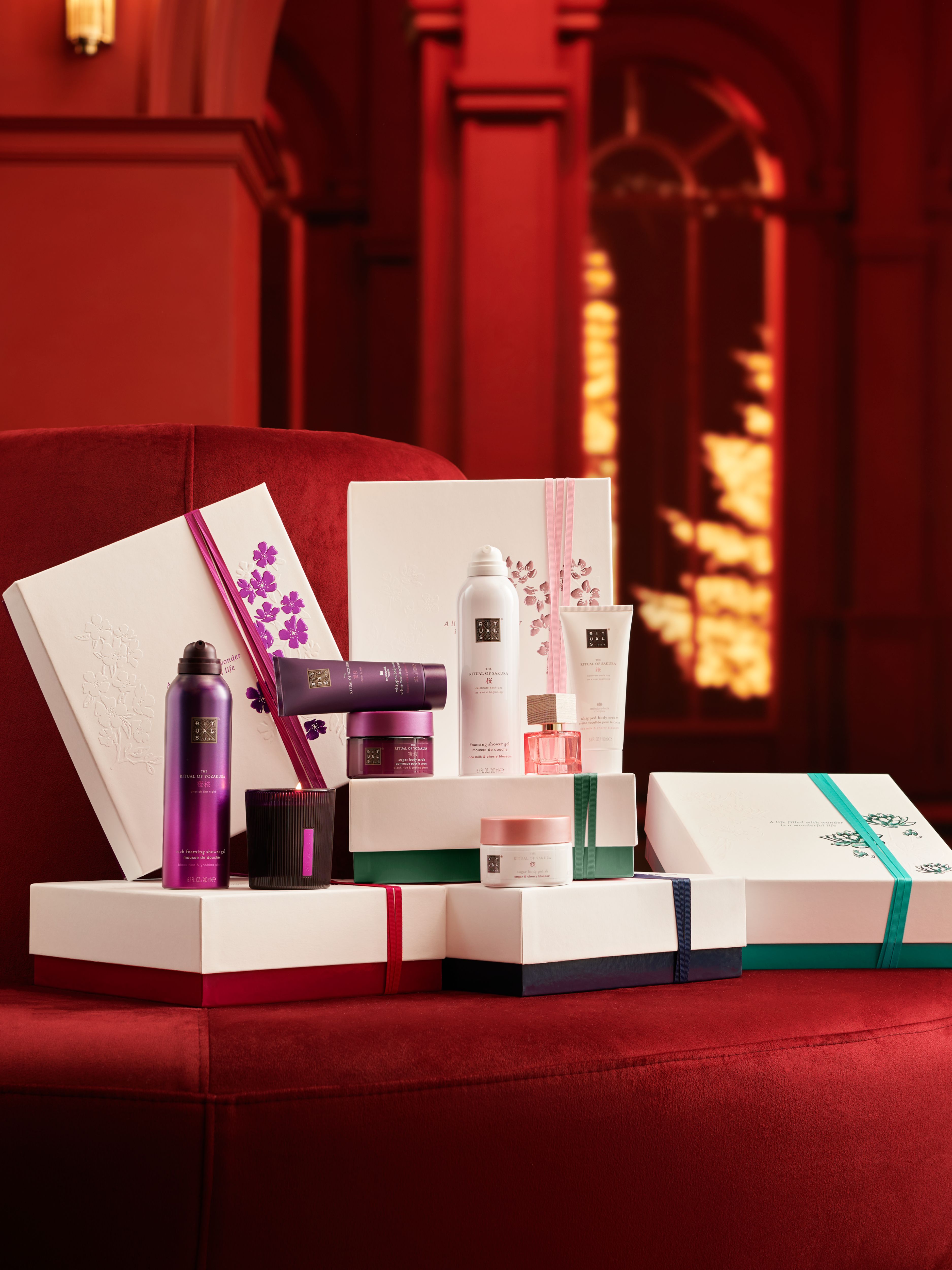 The Ritual of Ayurveda - Medium Gift Set 2025 Lifestyle with Closed Pack