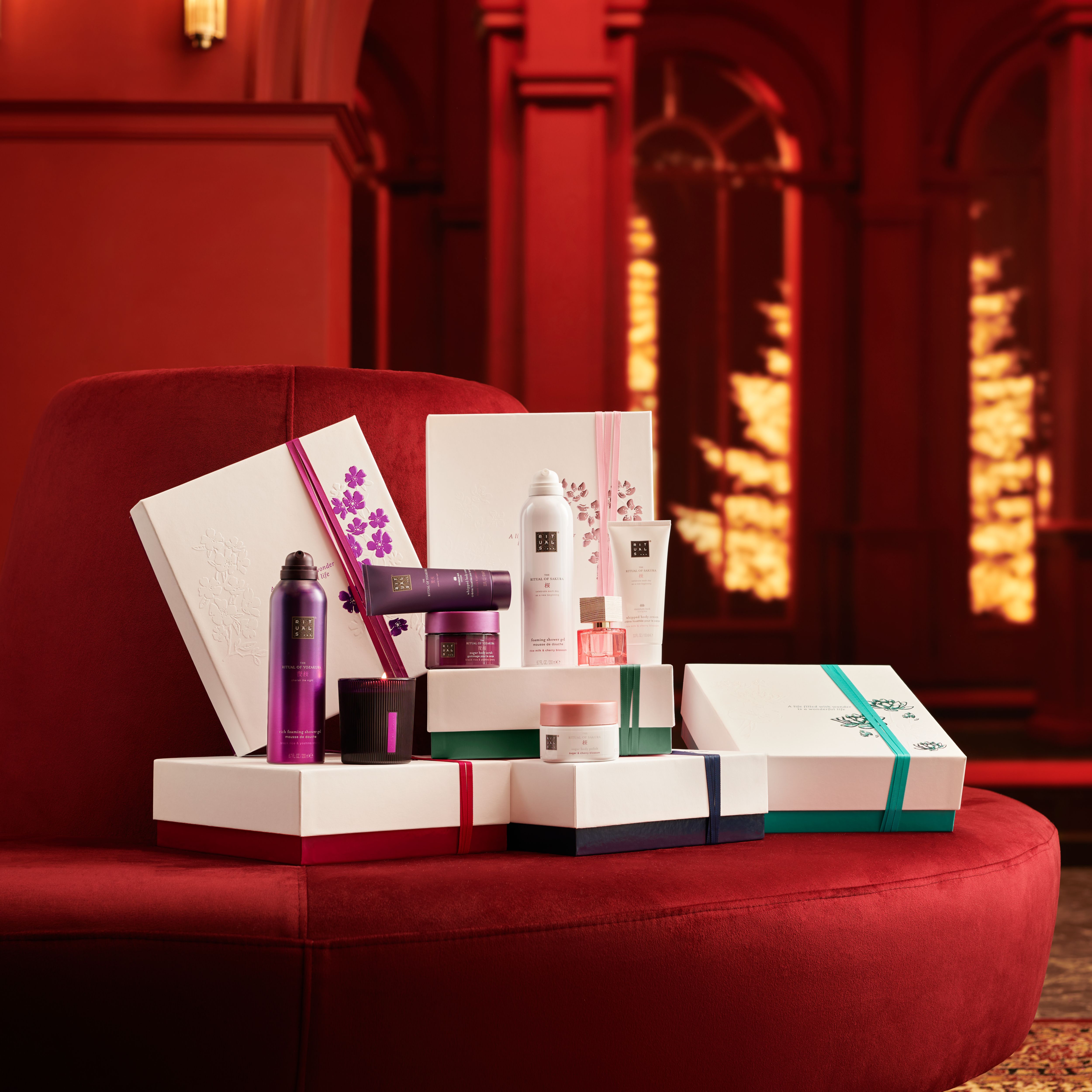 The Ritual of Ayurveda - Medium Gift Set 2025 Lifestyle with Closed Pack