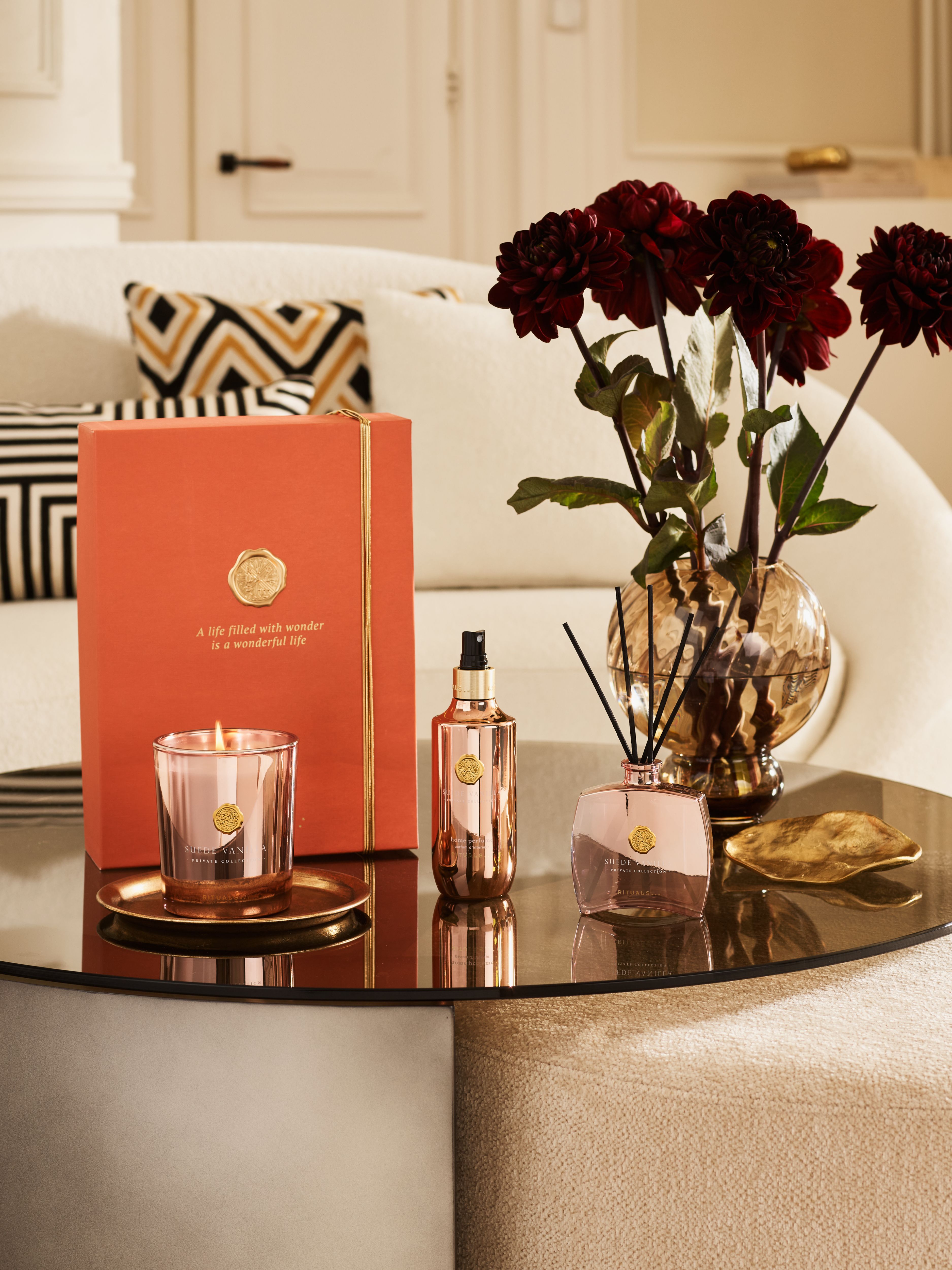 Private Collection - Suede Vanilla 2025 Lifestyle with Closed Pack