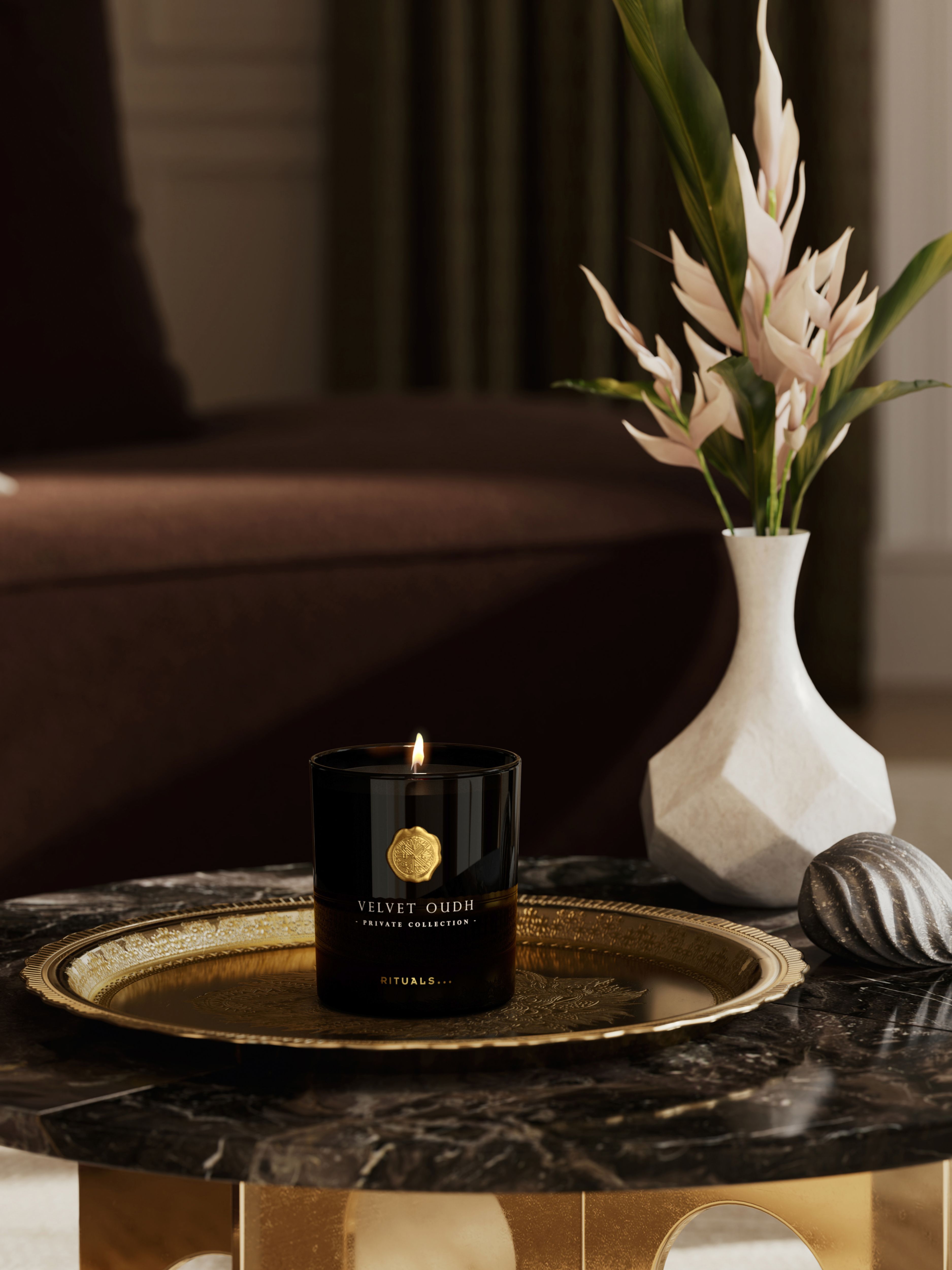 Velvet Oudh Scented Candle 360g