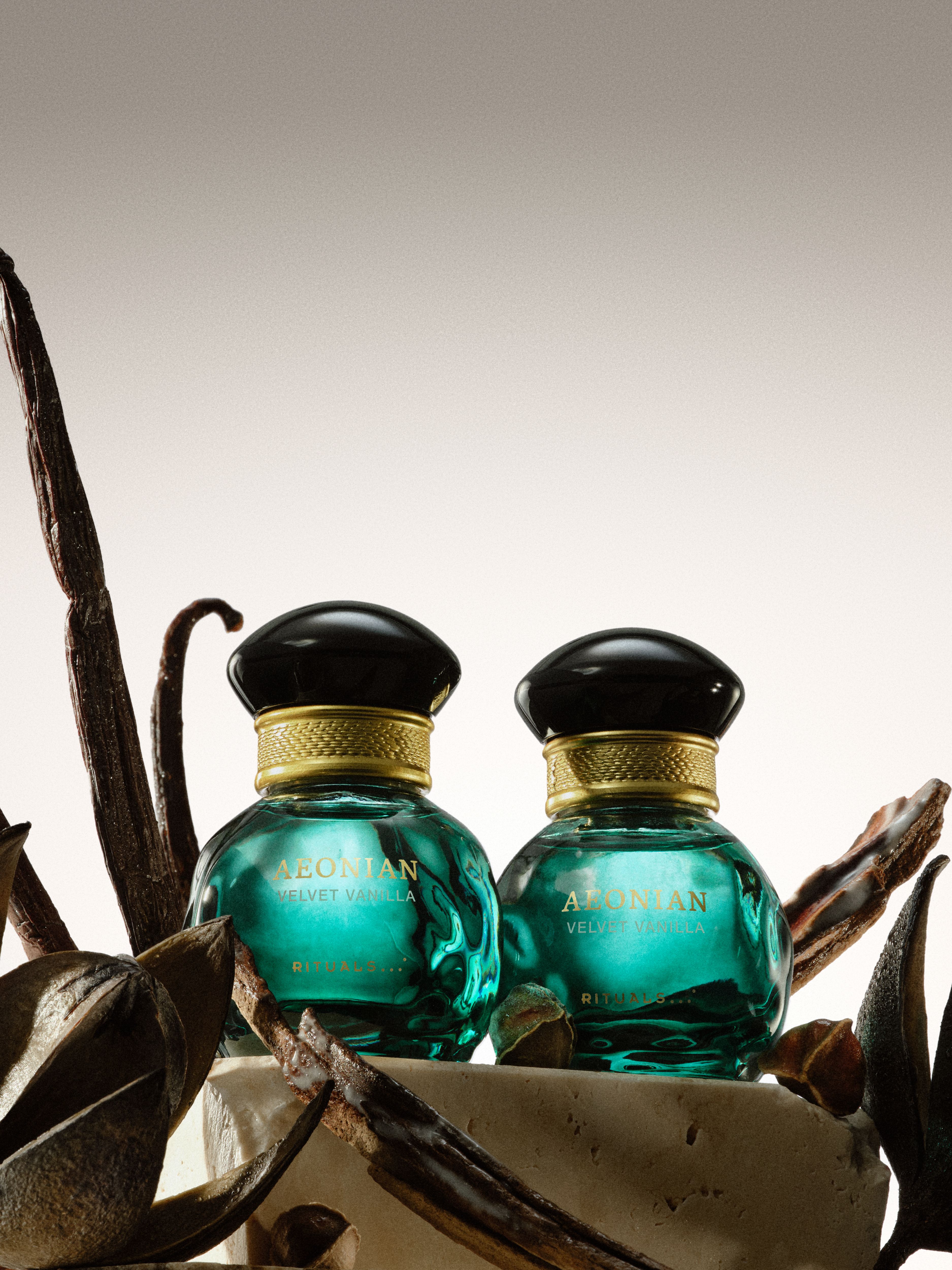 Velvet Vanilla 15ml Lifestyle with Product