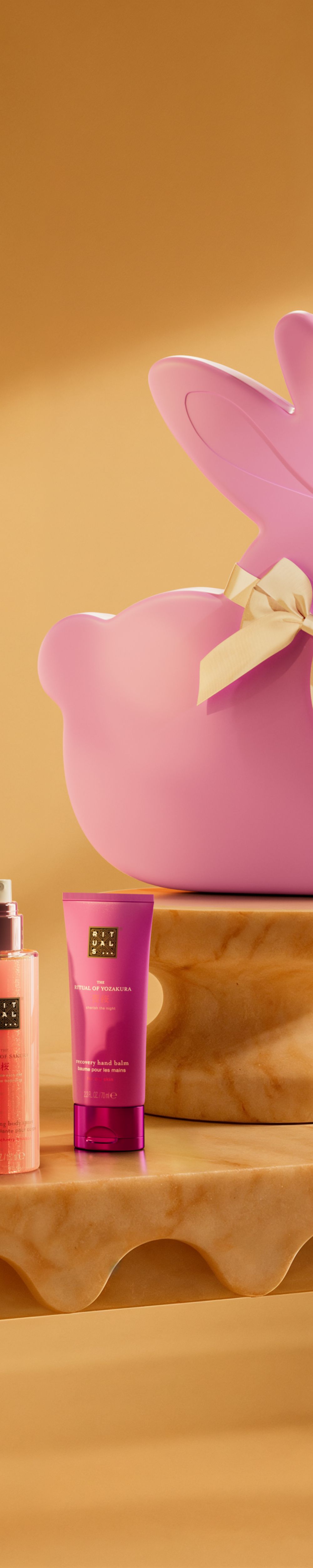 Coffret cadeau de Pâques Cherry Blossom Rituals de la gamme The Ritual of Yozakura – vue 3