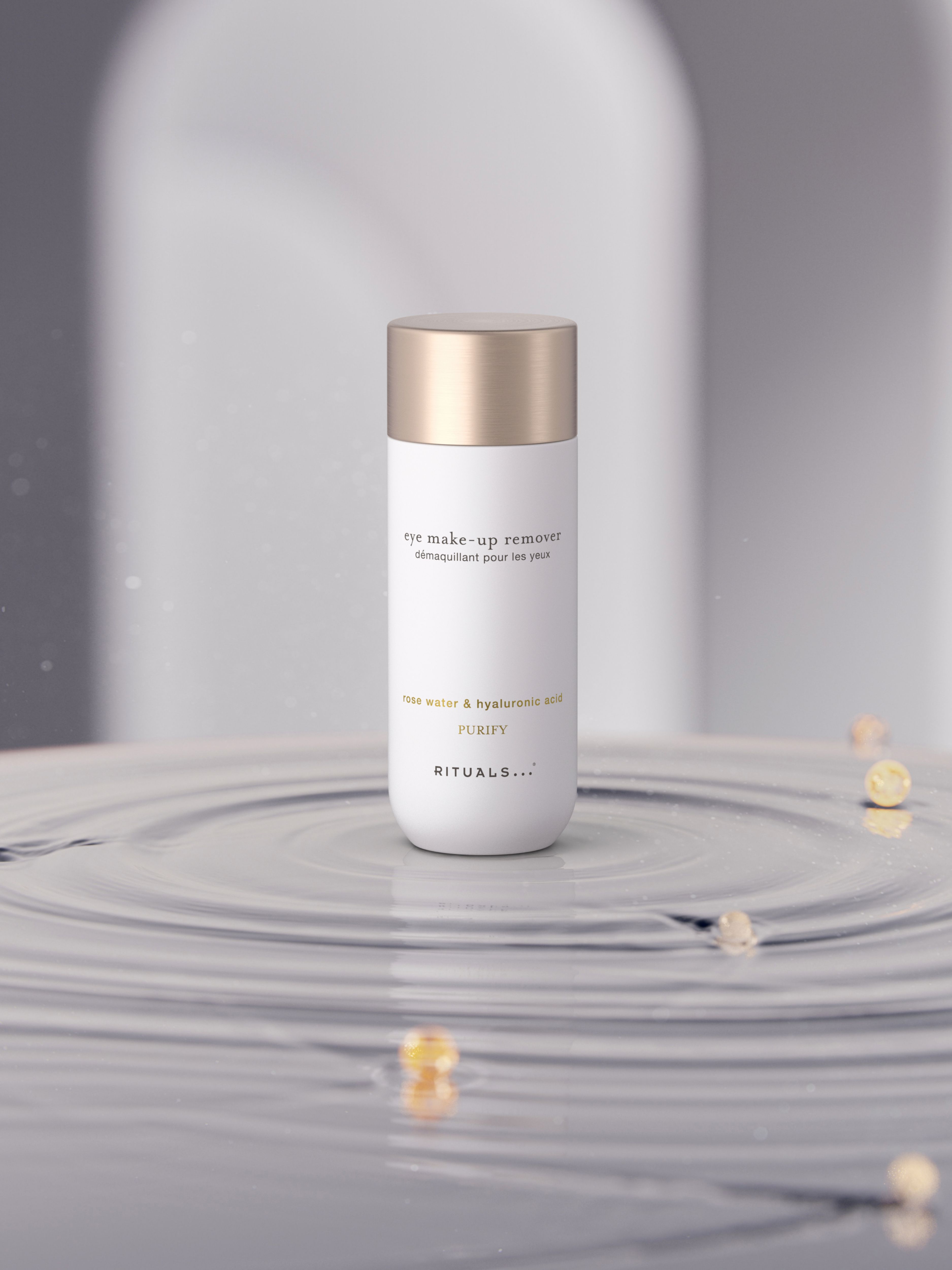 Eye Make-up Remover Lifestyle with Product