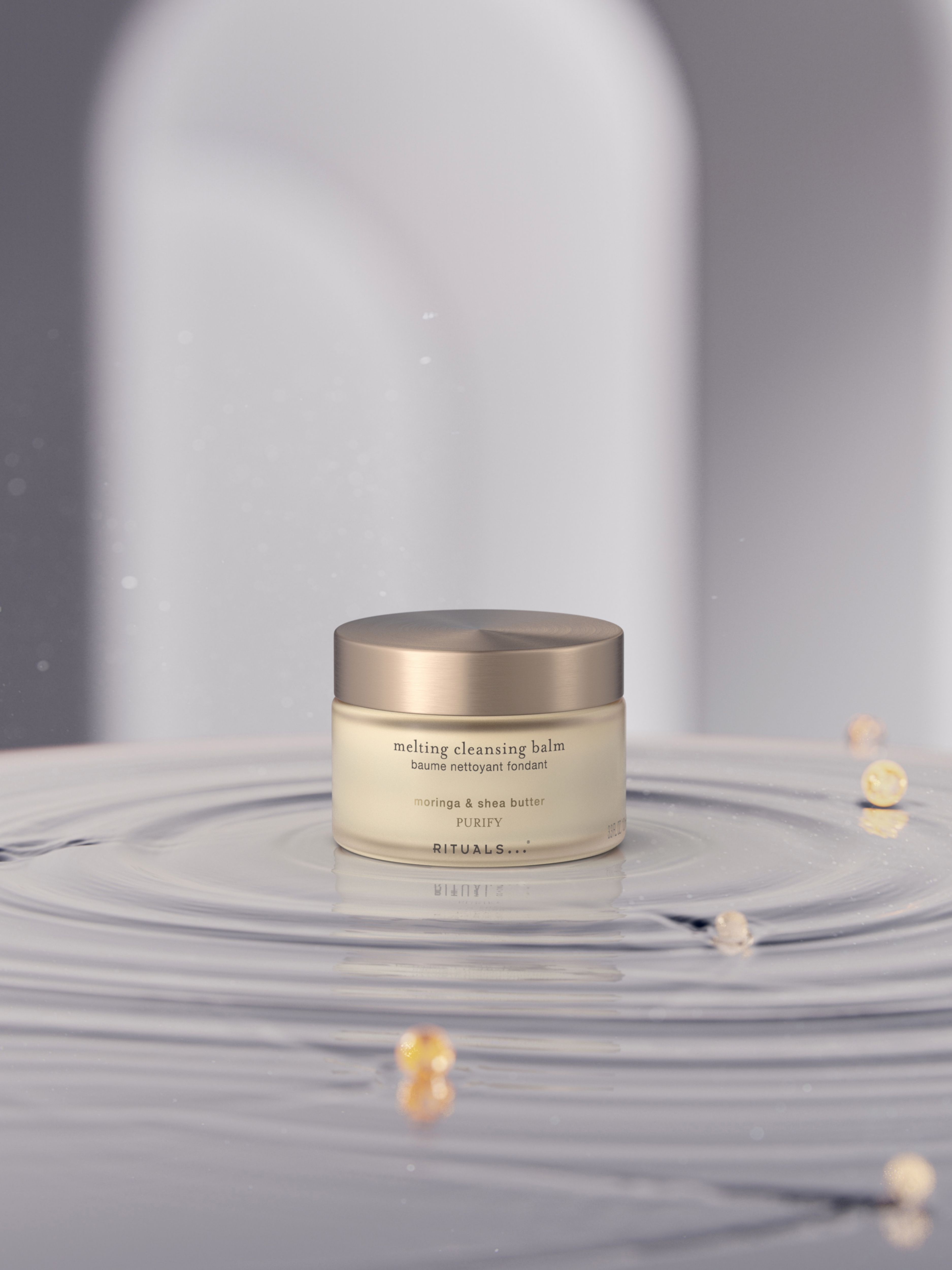 Melting Cleansing Balm Lifestyle with Product