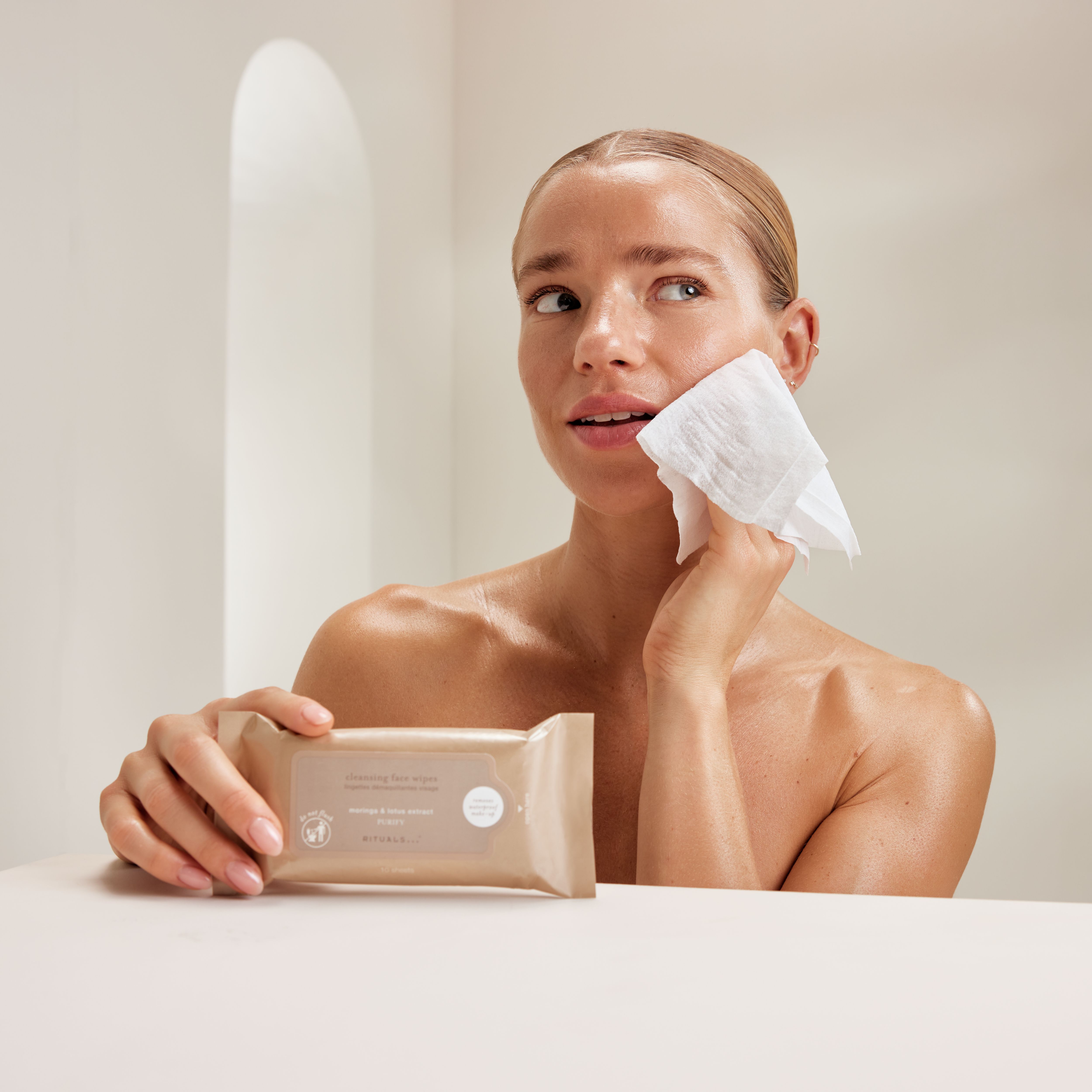 Cleansing Face Wipes Lifestyle How to Use