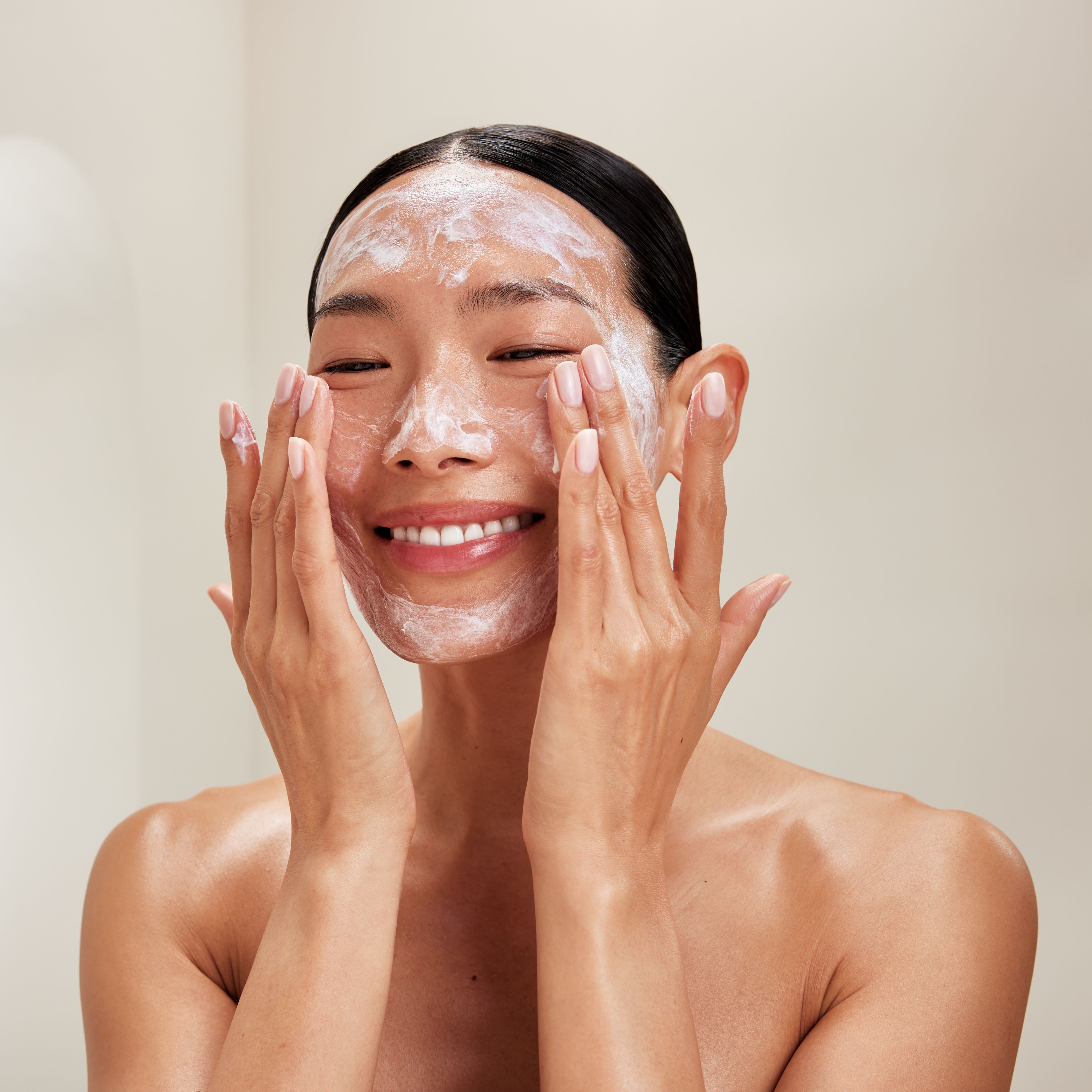 Velvet Foaming Cream Cleanser 125ml Lifestyle How to Use