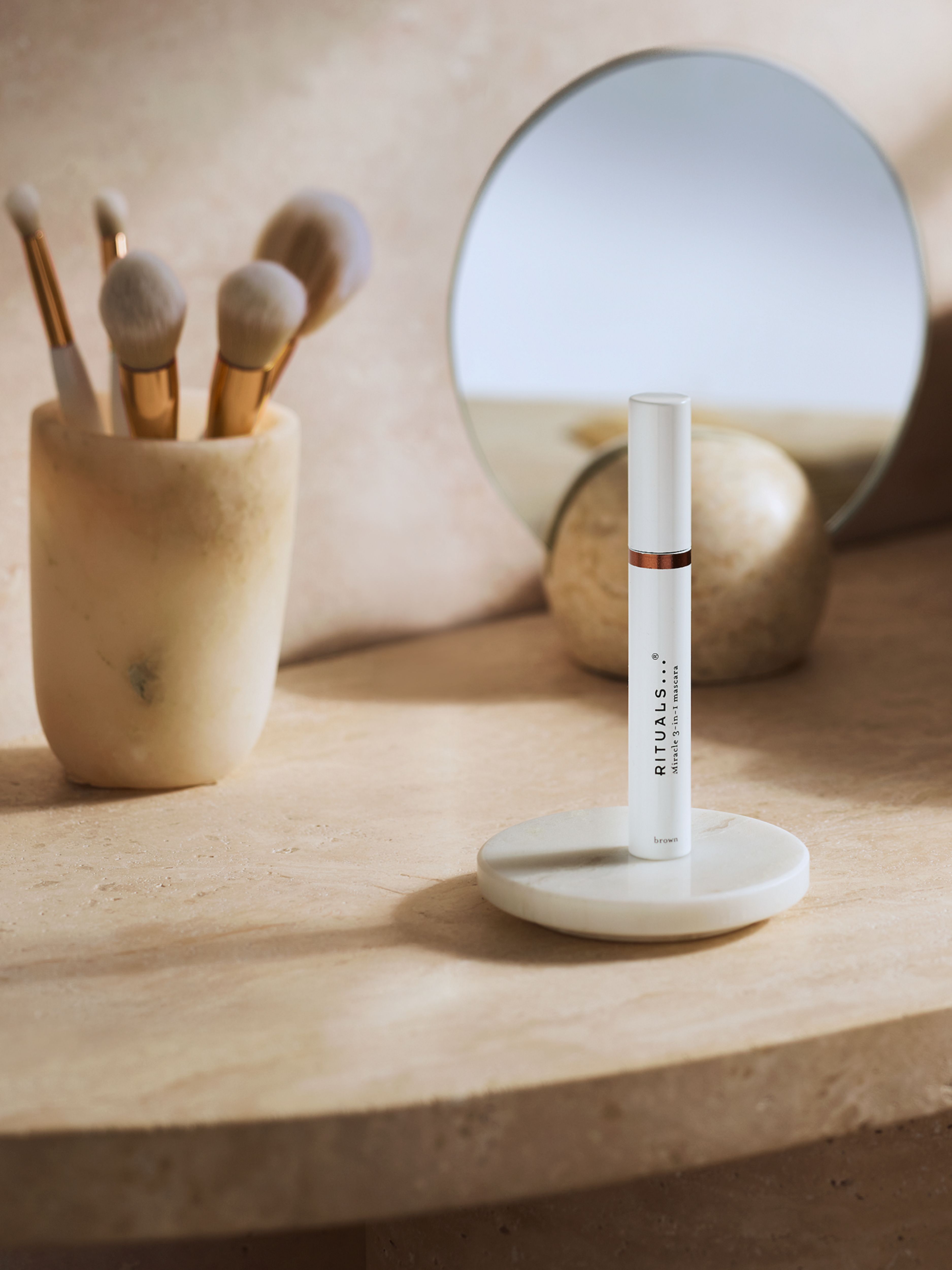 Miracle 3-in-1 Mascara - Brown Lifestyle with Product