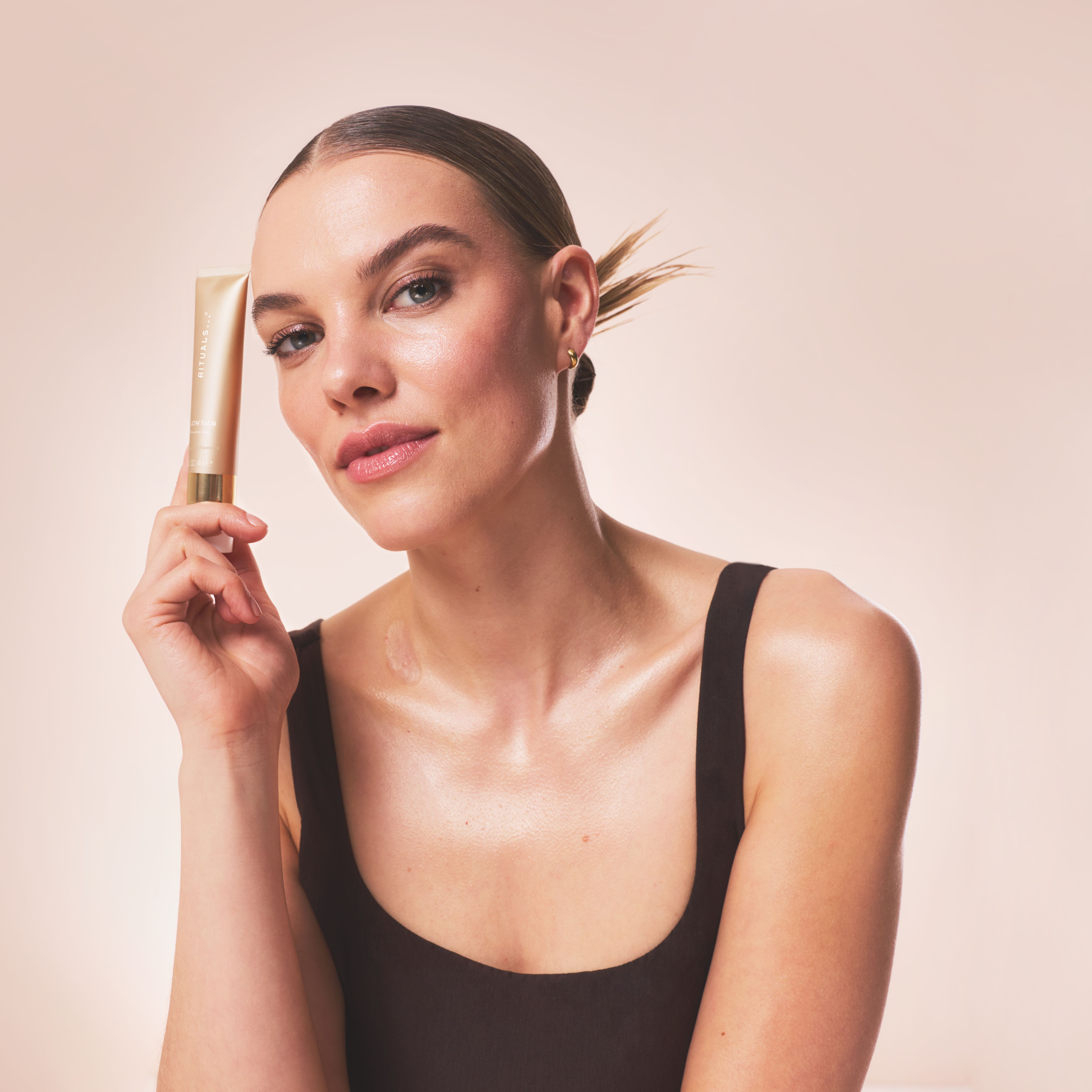 Glow Balm 40ml Lifestyle with Model and Packshot