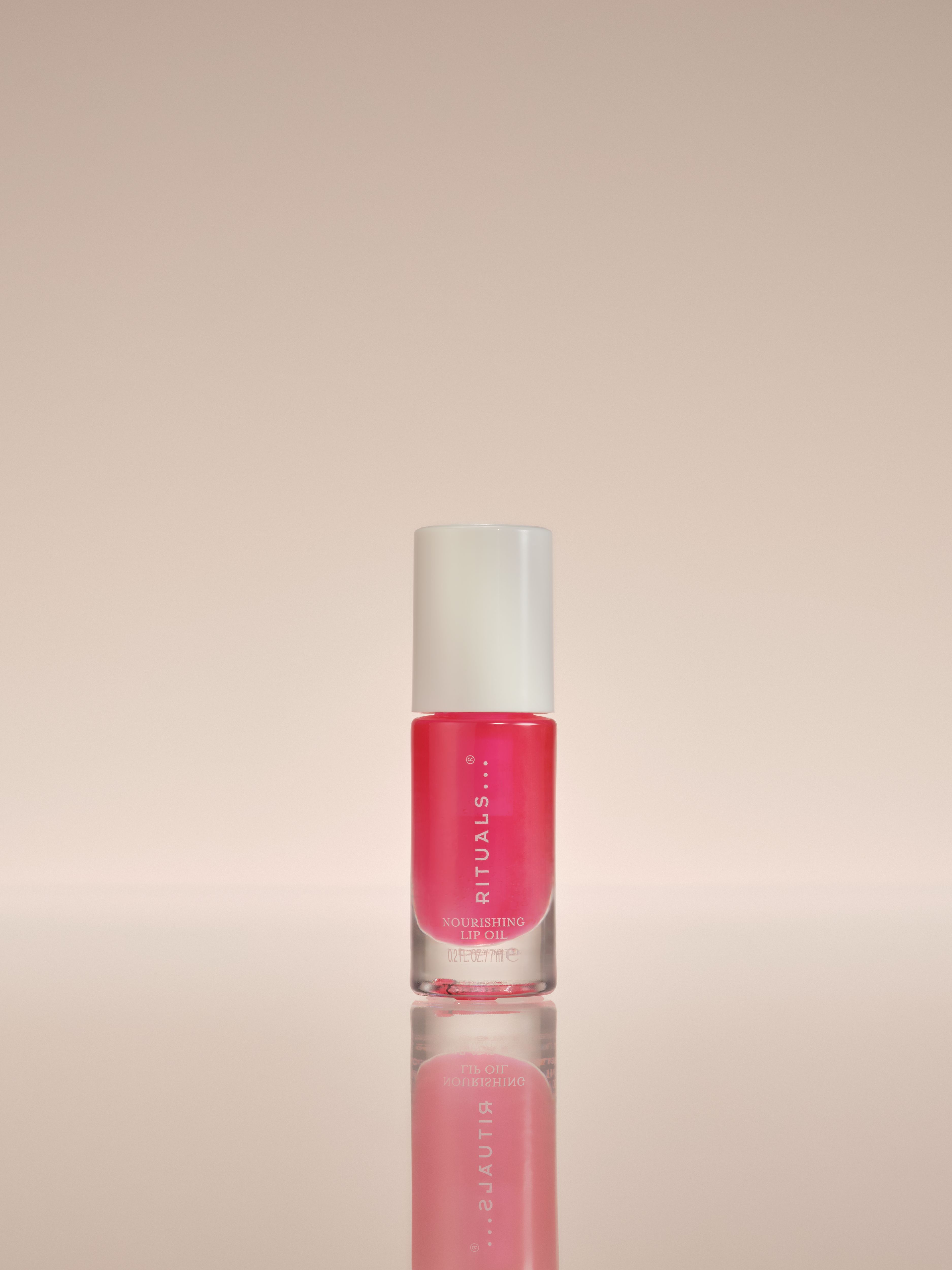 Moisturising Lip Oil Cherry Glow Studio with Product