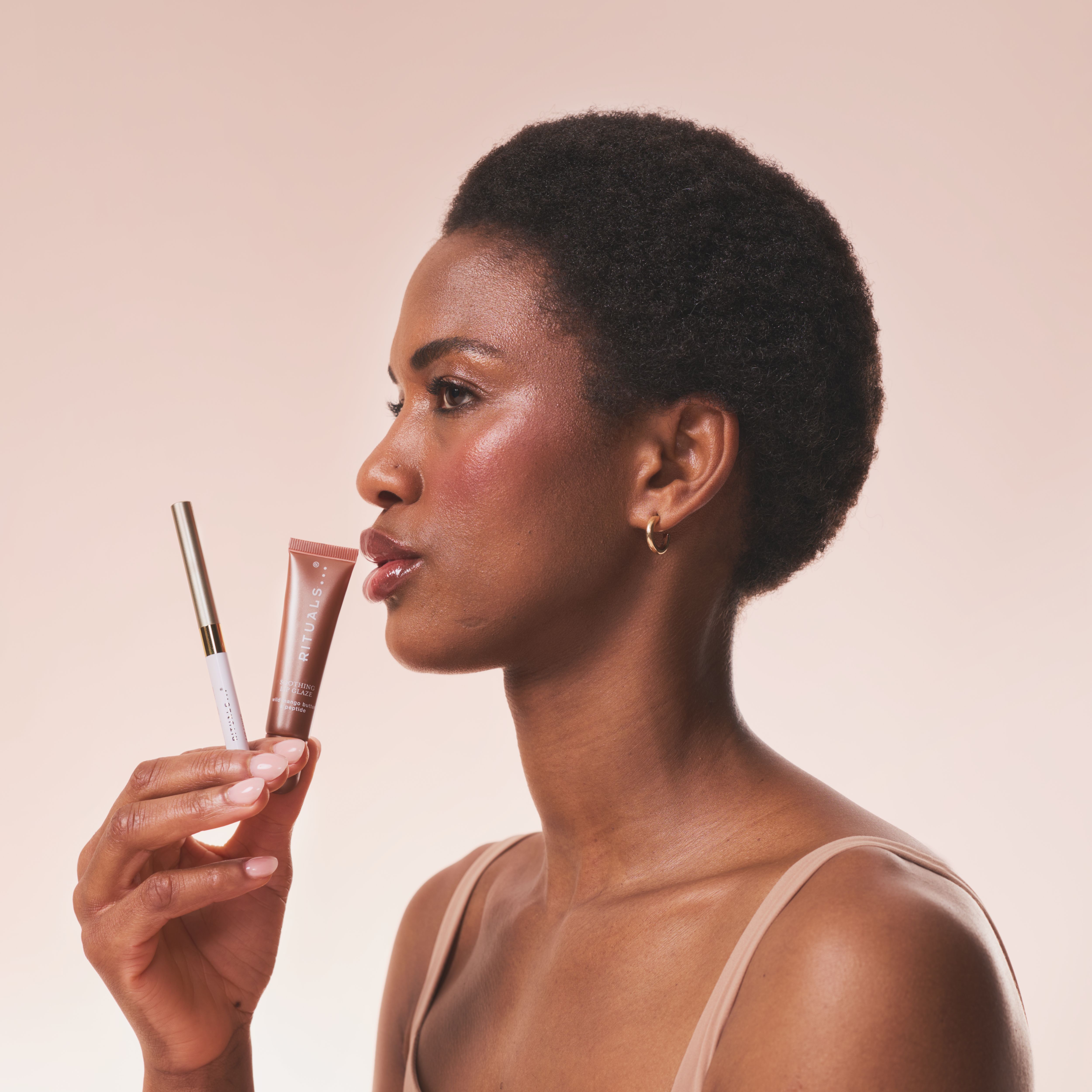 Lip Liner Soft Mocha Lifestyle with Model and Packshot
