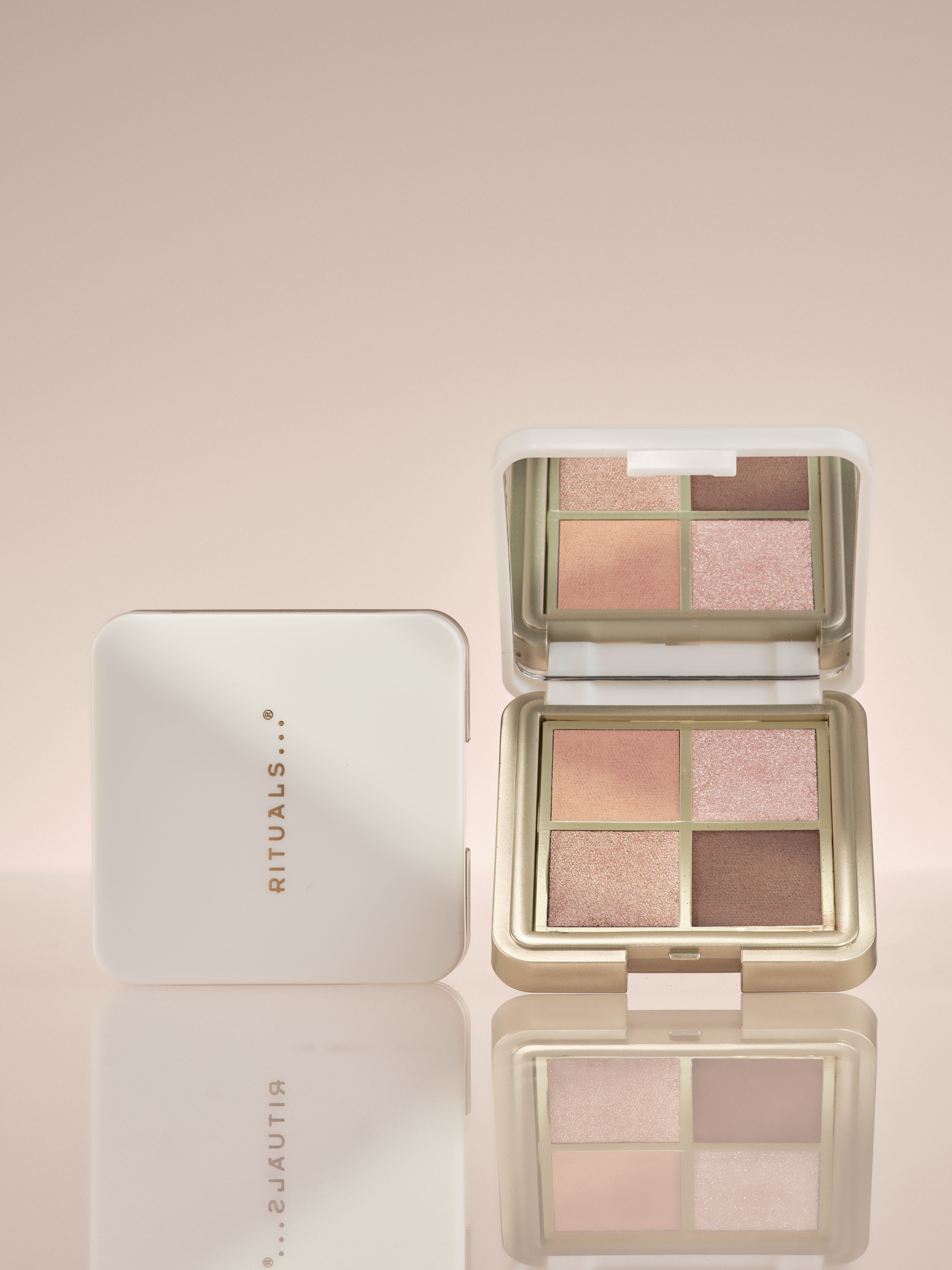 Eyeshadow Palette - Cool Essentials Studio with Product