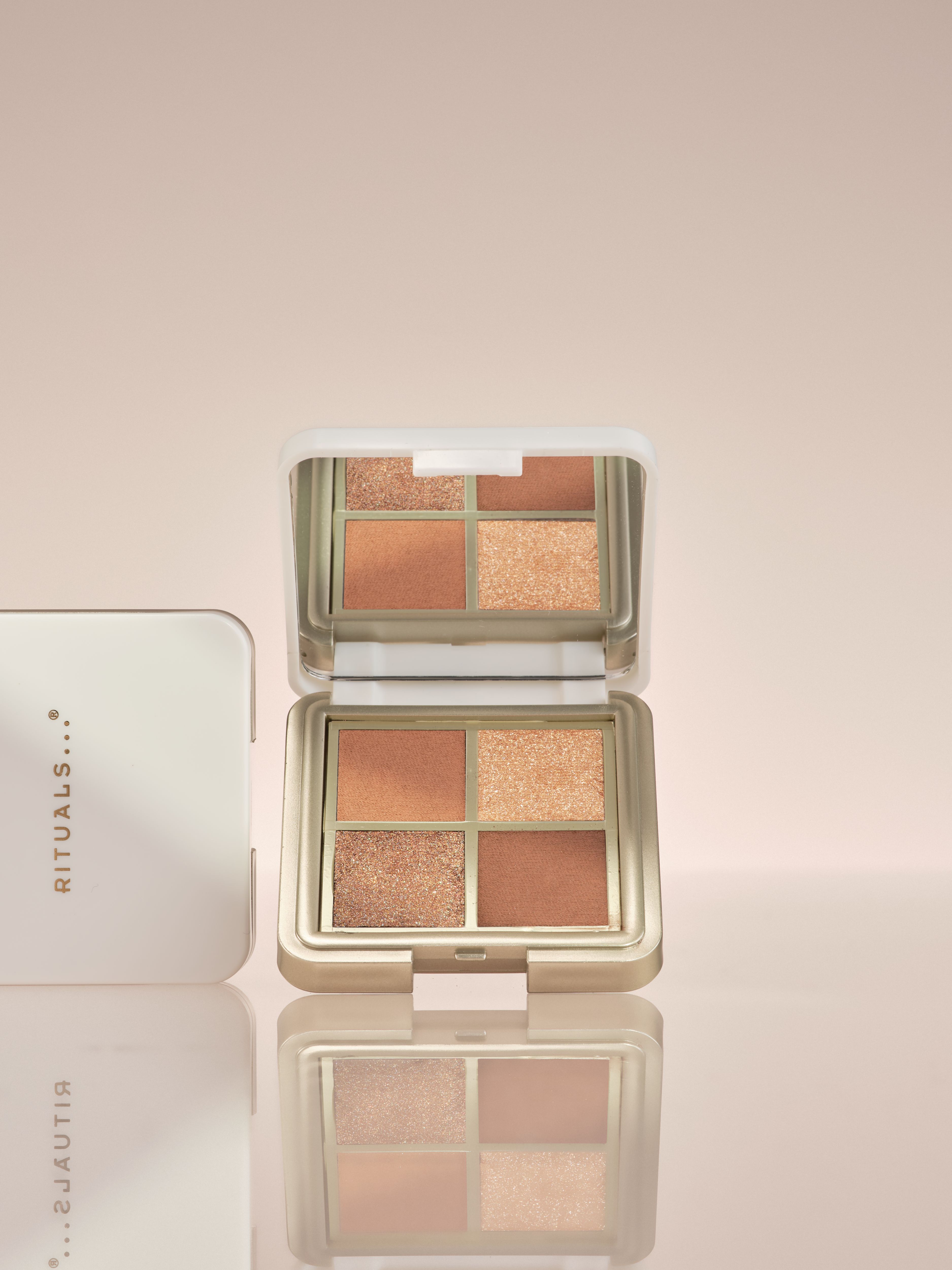 Eyeshadow Palette - Warm Essentials Studio with Product