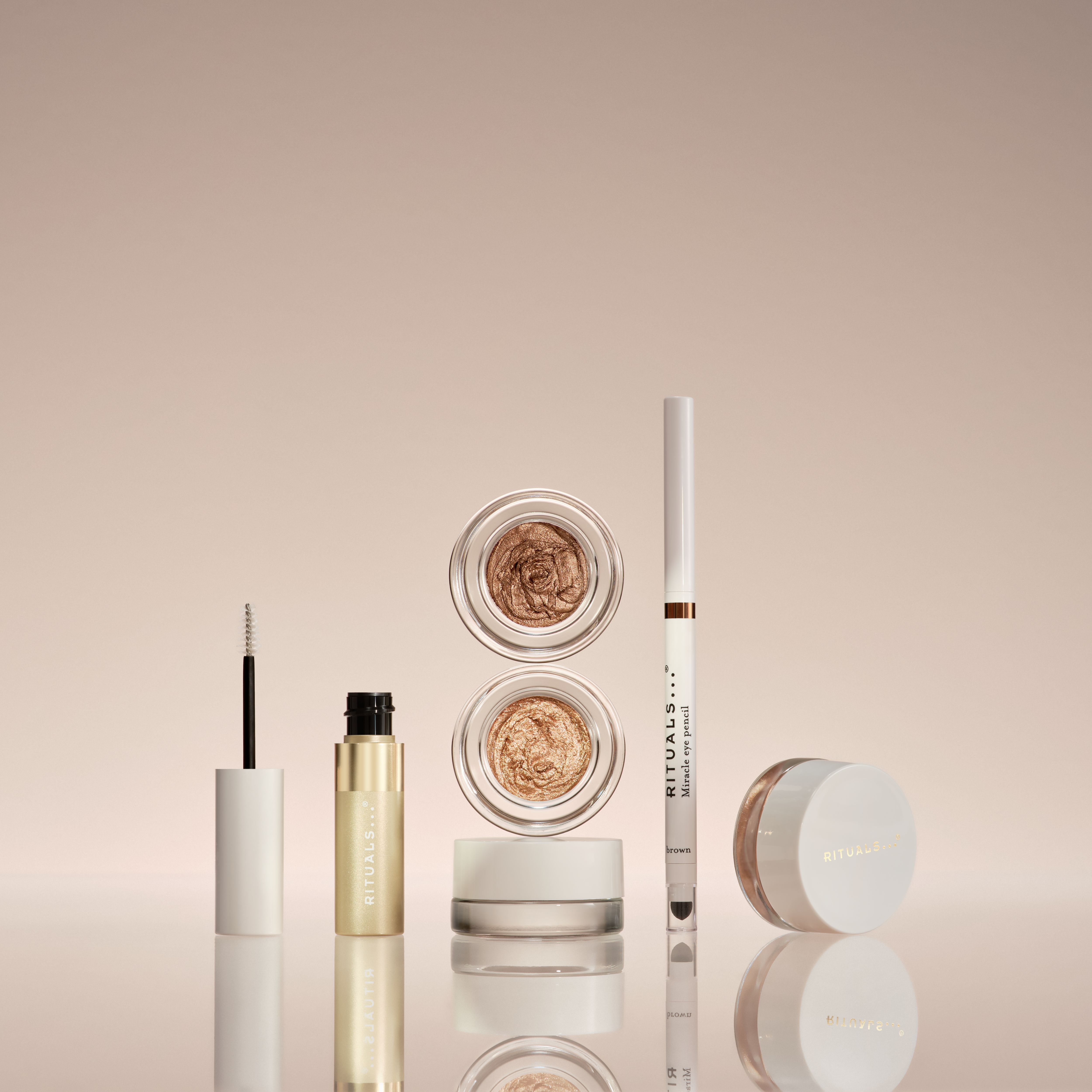 AR12040688 Lifestyle with Product Range