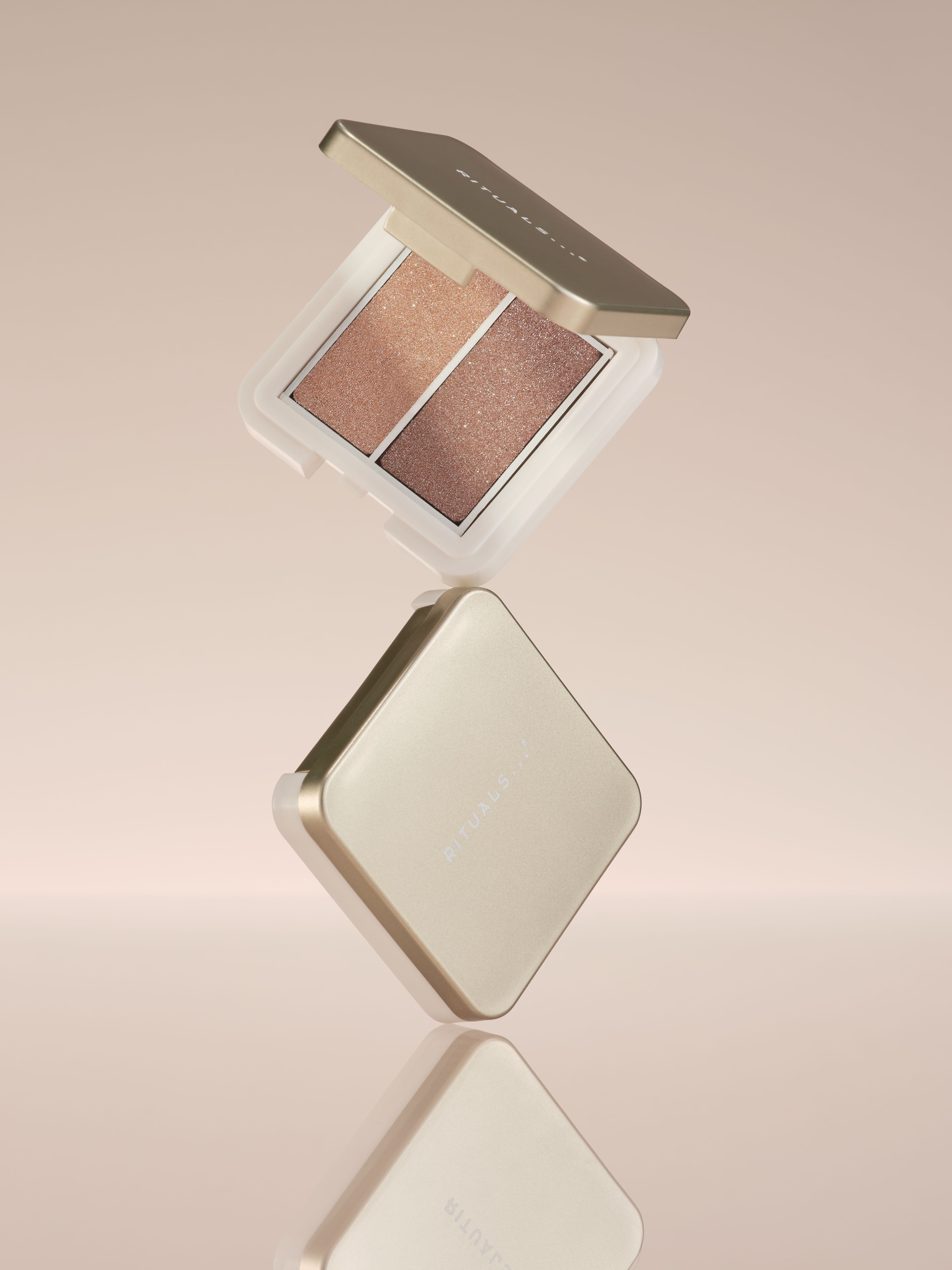 Eyeshadow Topcoat Duo - Moonlit Studio with Product