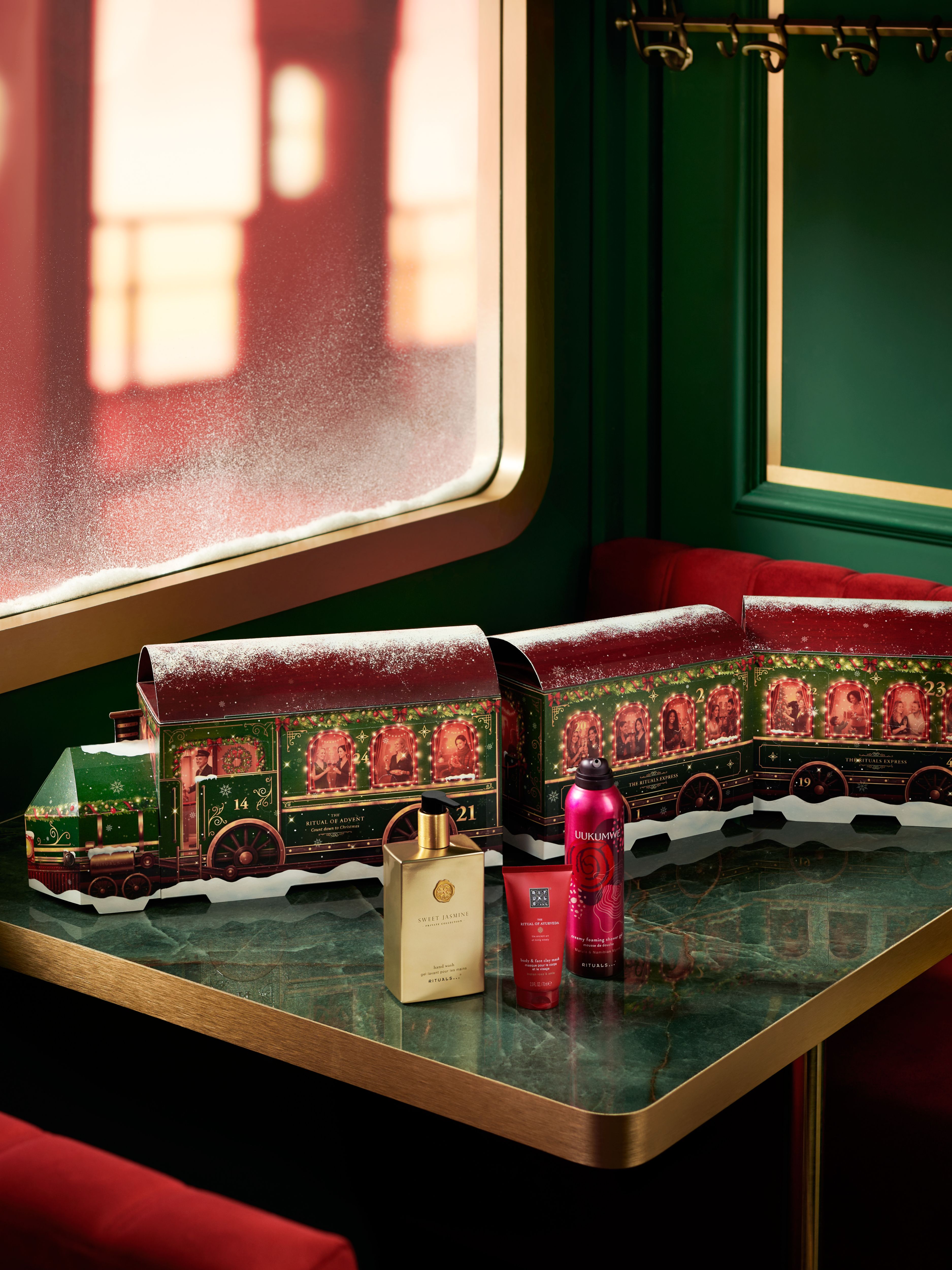 Premium Advent Calendar 2026 Lifestyle with Closed Pack