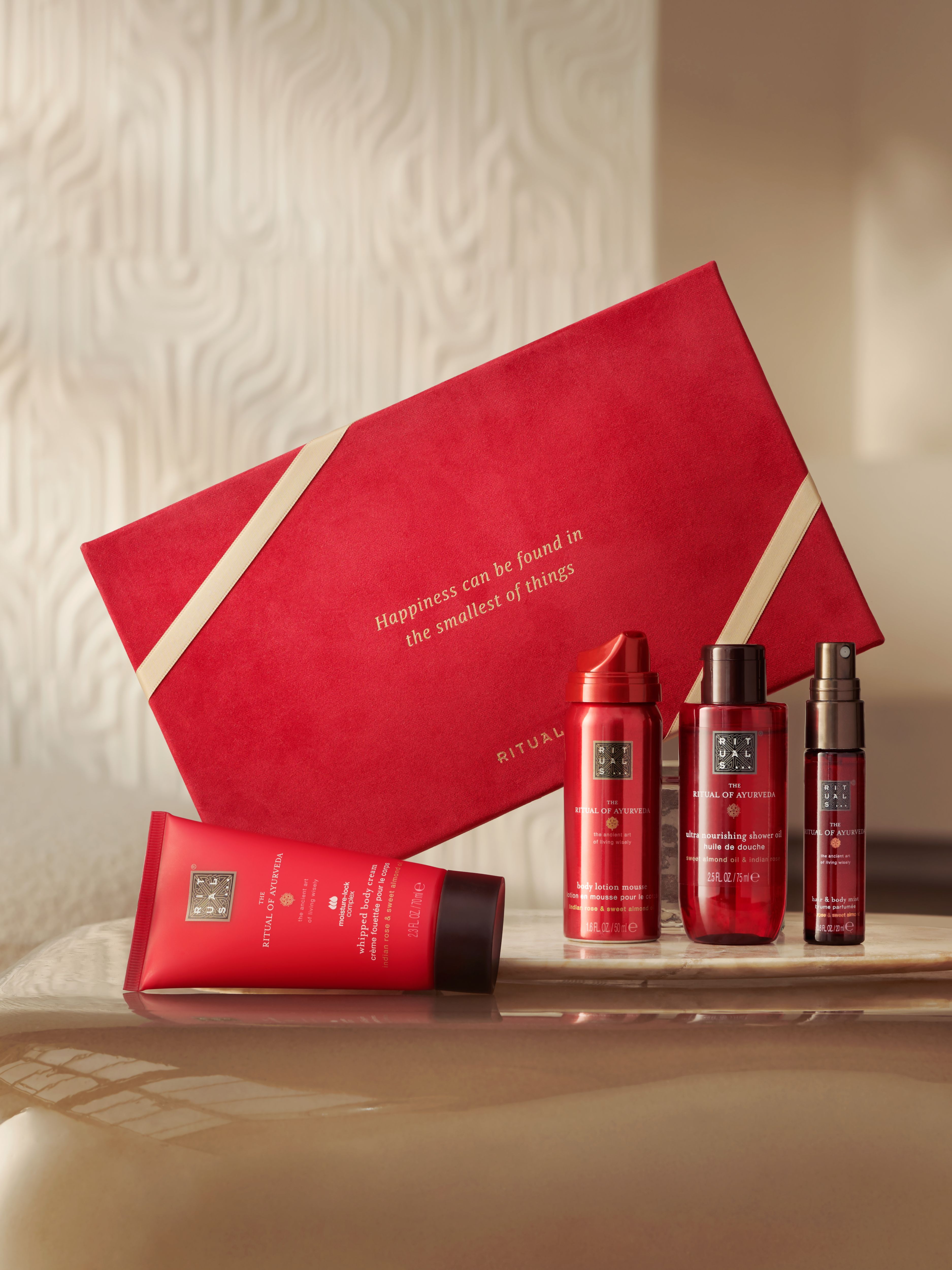 The Ritual of Ayurveda - Small Gift Set 2026 Lifestyle with Closed Pack