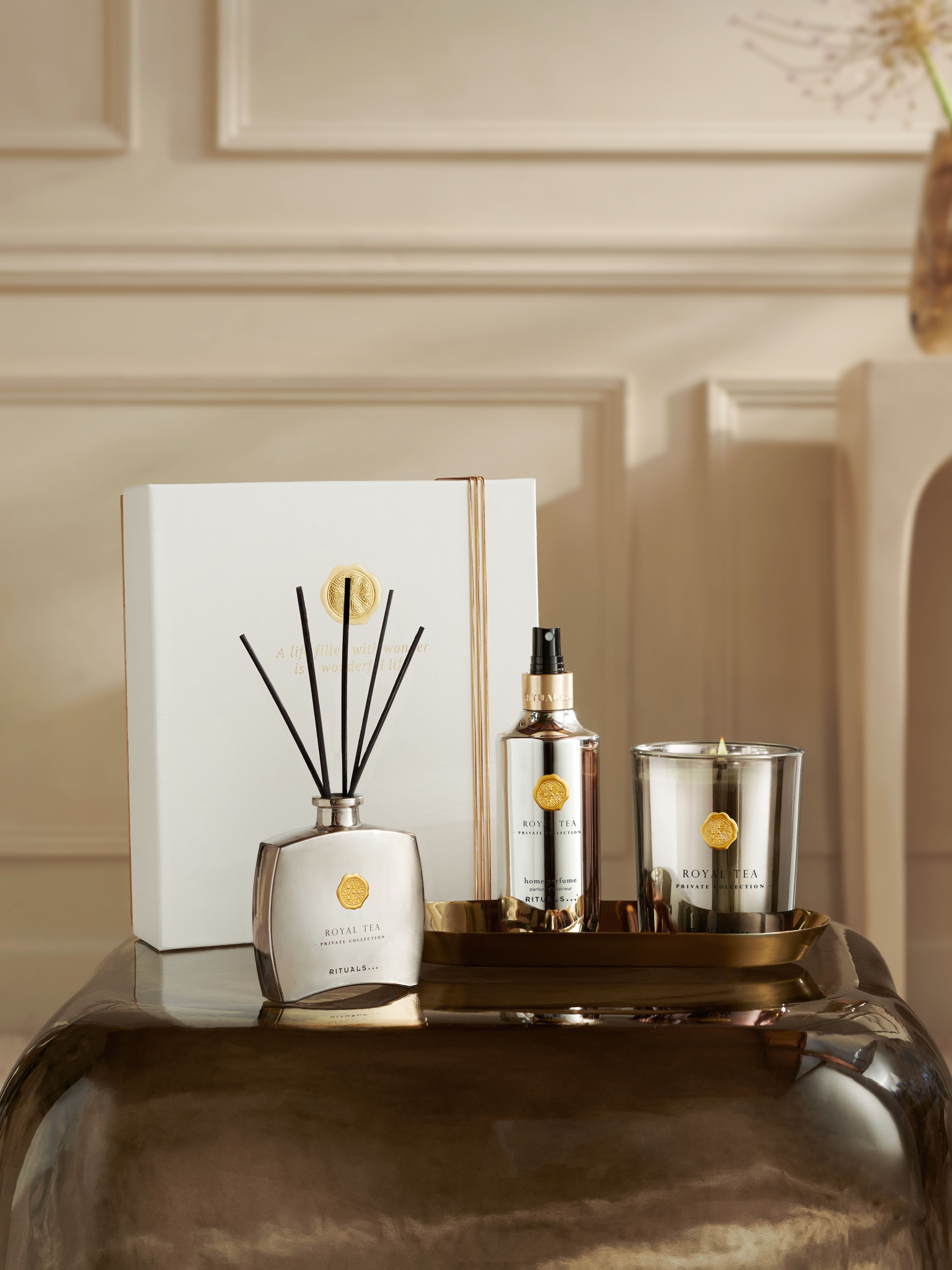 Private Collection - Royal Tea 2026 Lifestyle with Closed Pack