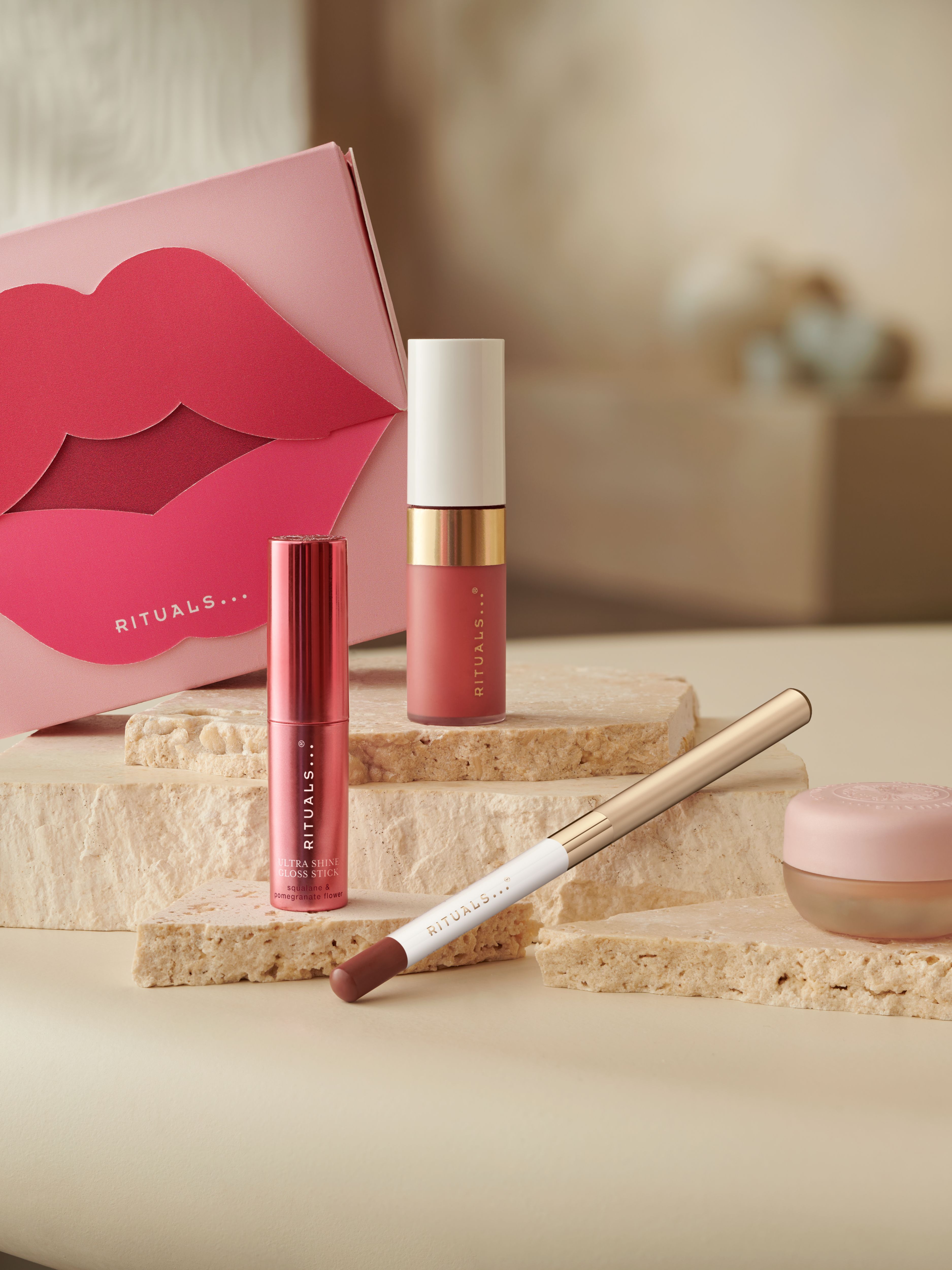 Beauty Gift Set Lifestyle with Closed Pack