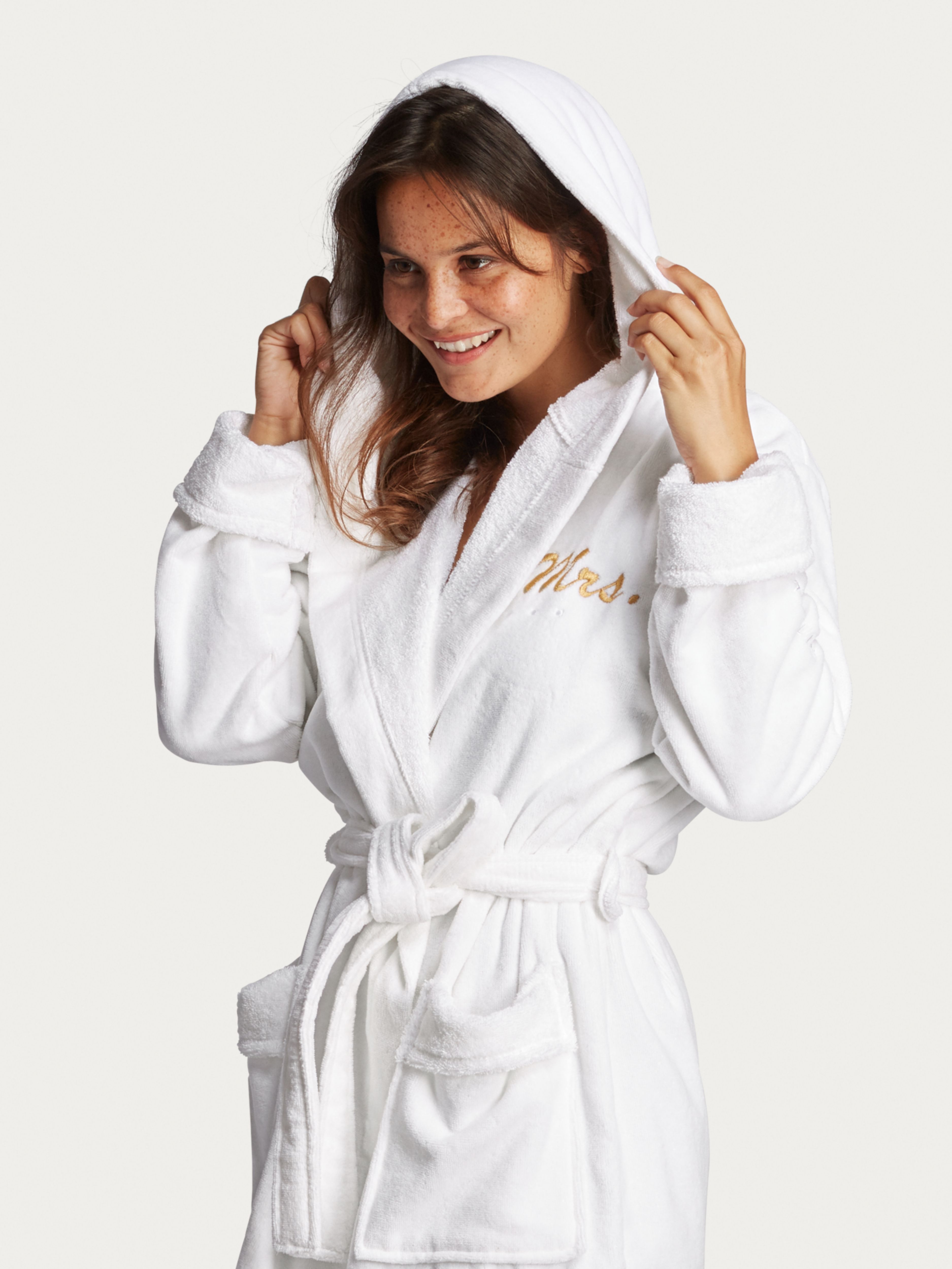 Mrs Bathrobe - White - L Studio with Model and Product