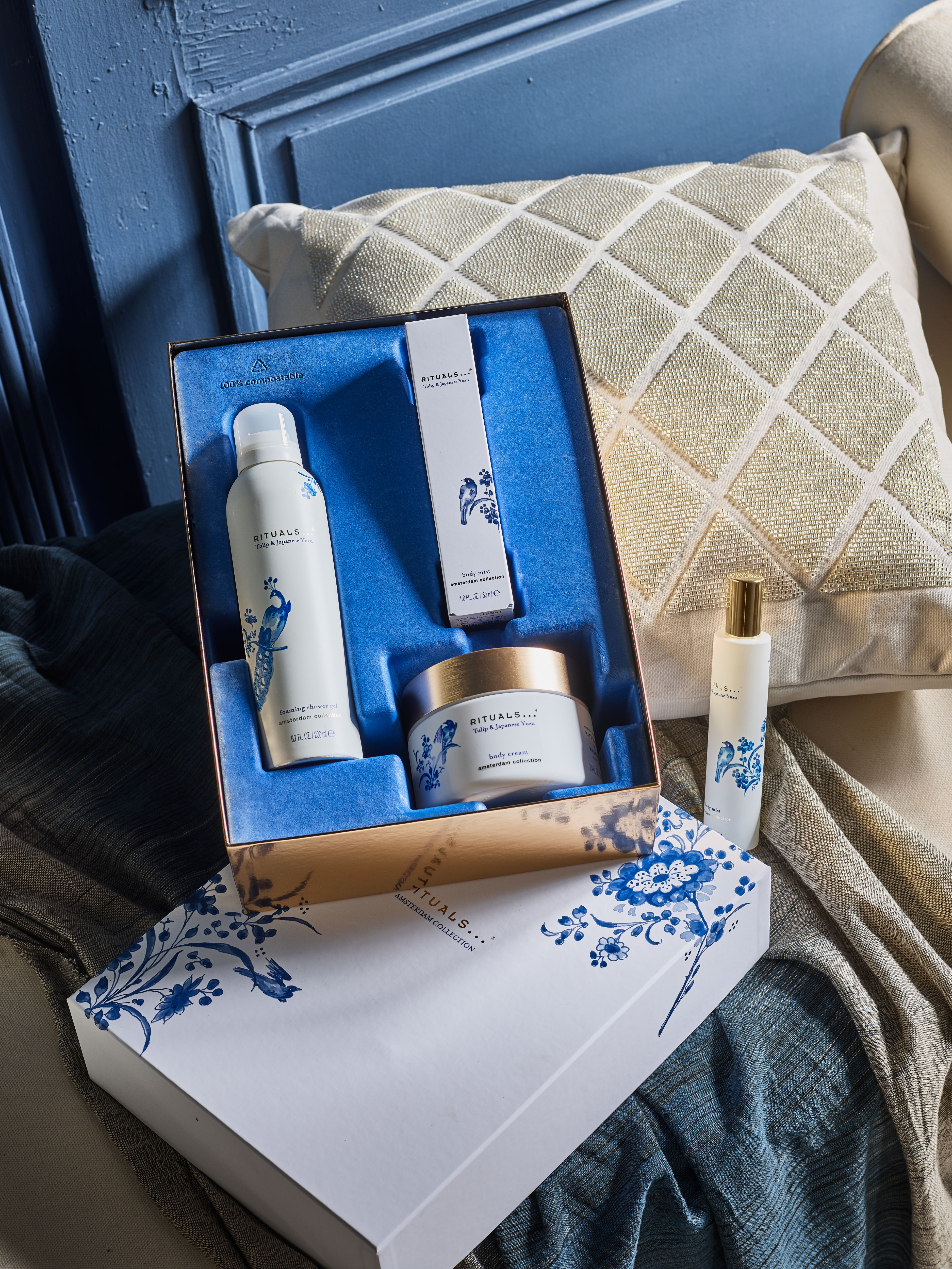 Amsterdam Collection Gift Set Lifestyle with Closed Pack