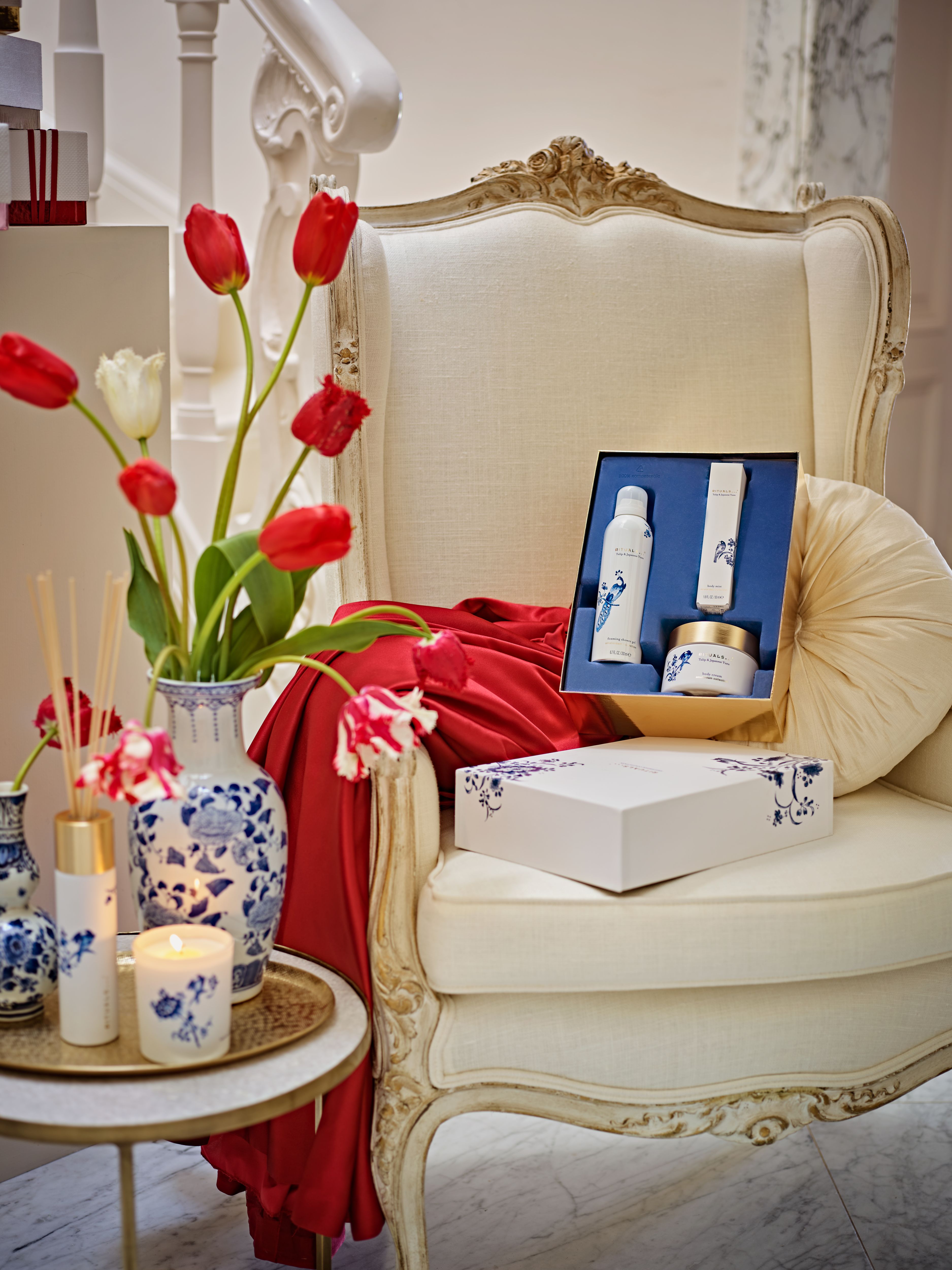 Amsterdam Collection Gift Set Lifestyle with Open Pack