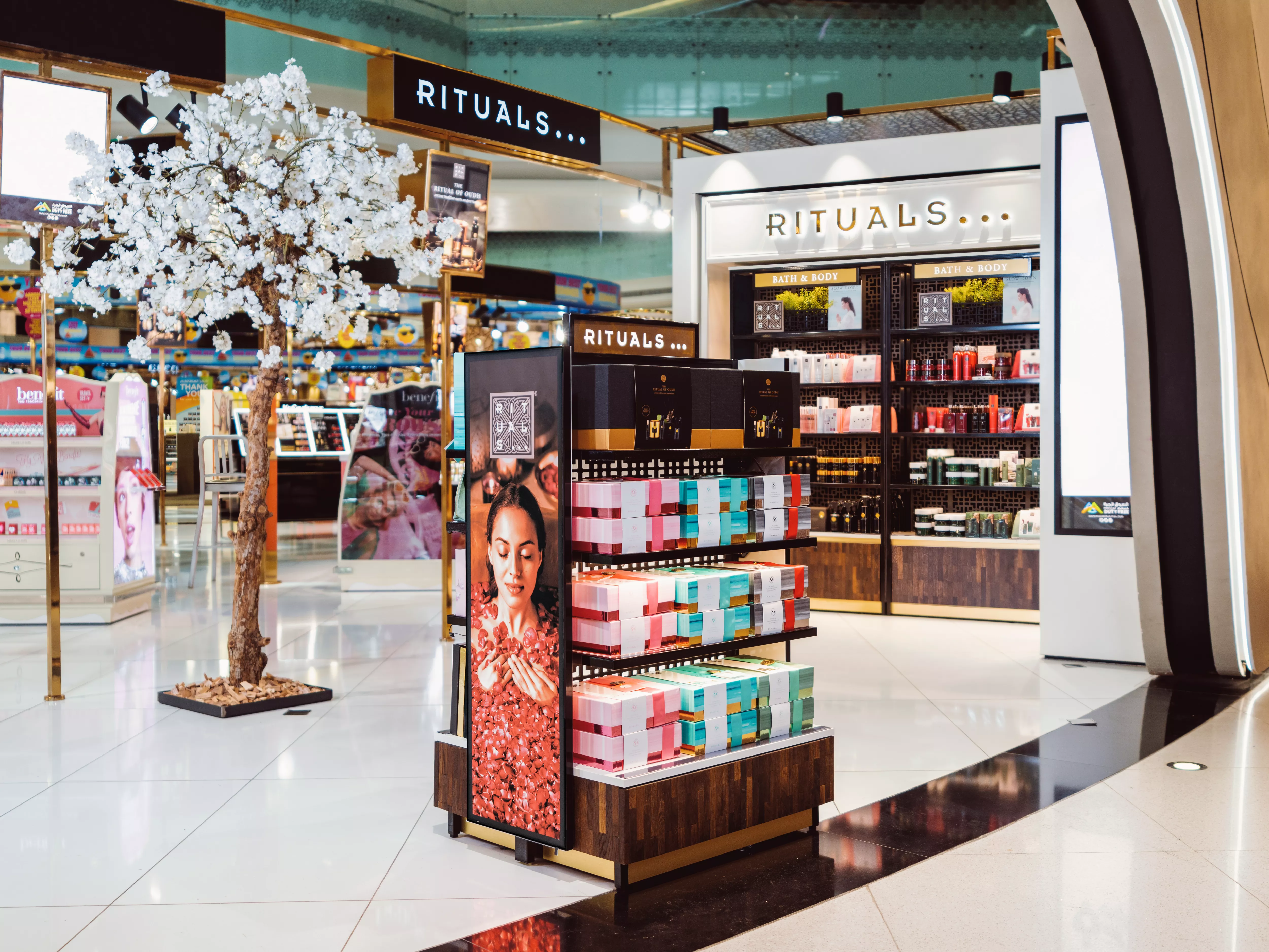 2022_Rituals_OmanAirport_TravelRetail_011E