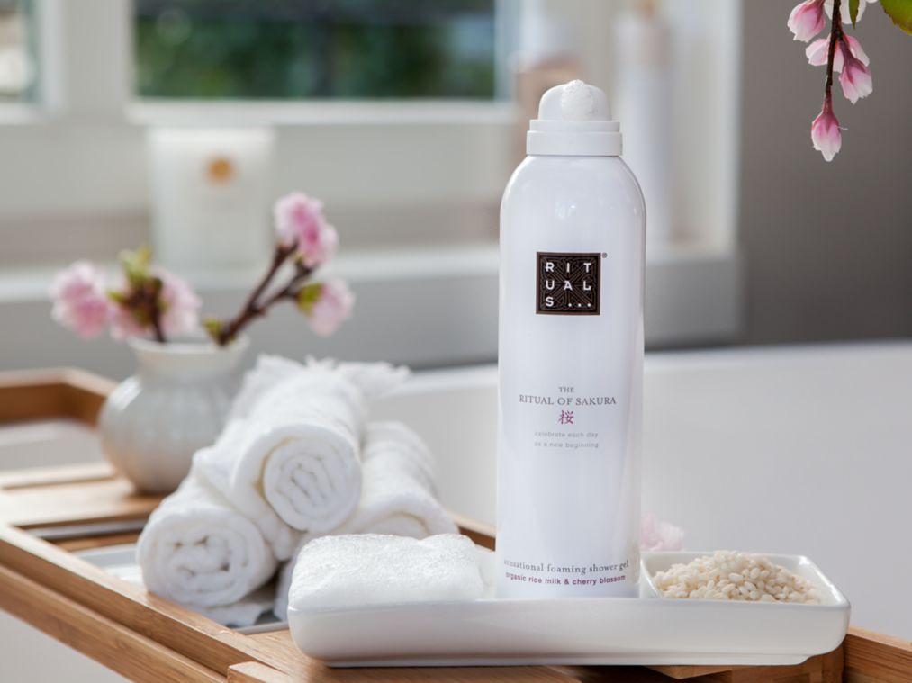 https://rituals.scene7.com/is/image/rituals/SakuraLifestyle_Shower_Foam_4333:4-by-3?wid=1013&hei=759