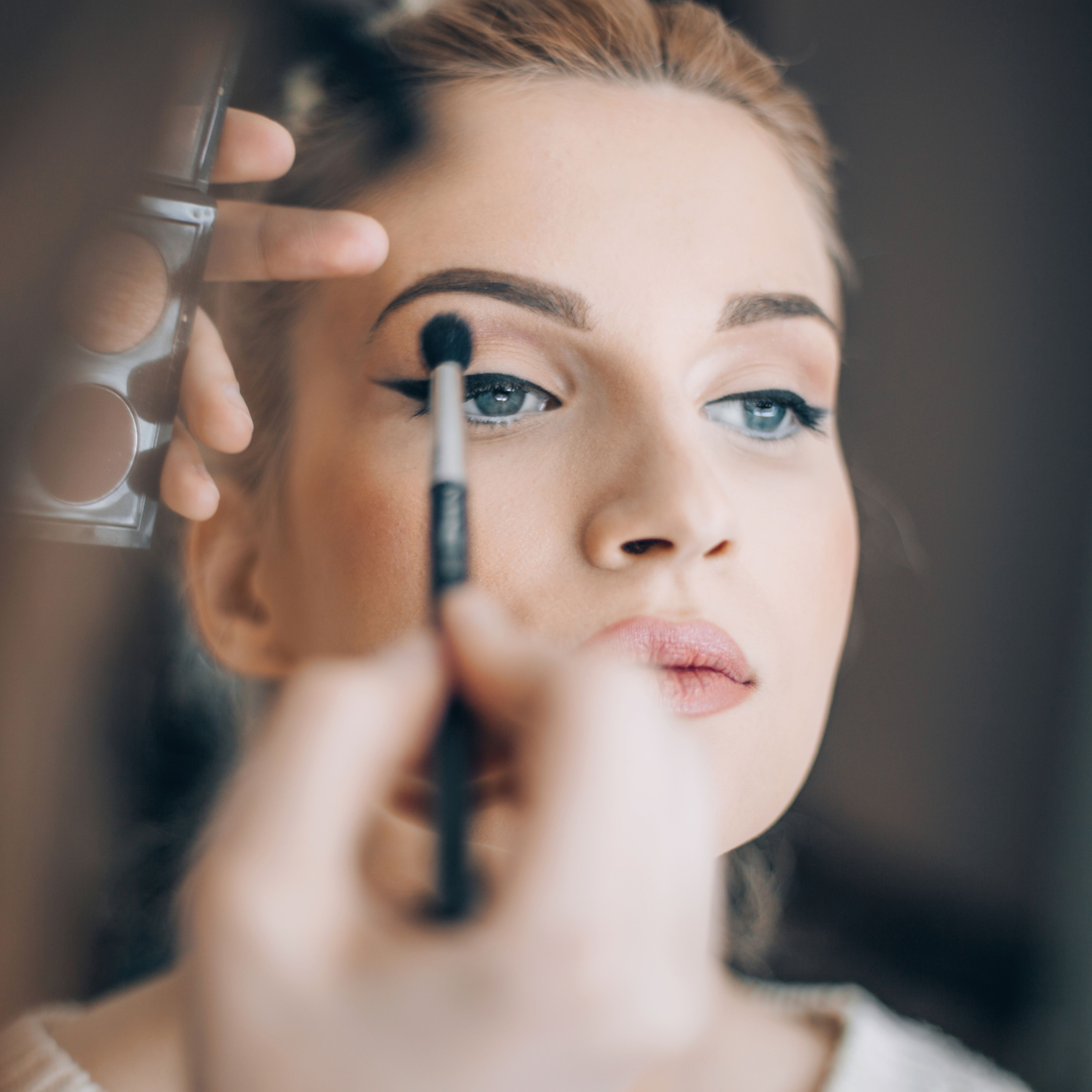 Miracle Limited Edition Eye Pallette Lifestyle How to Use