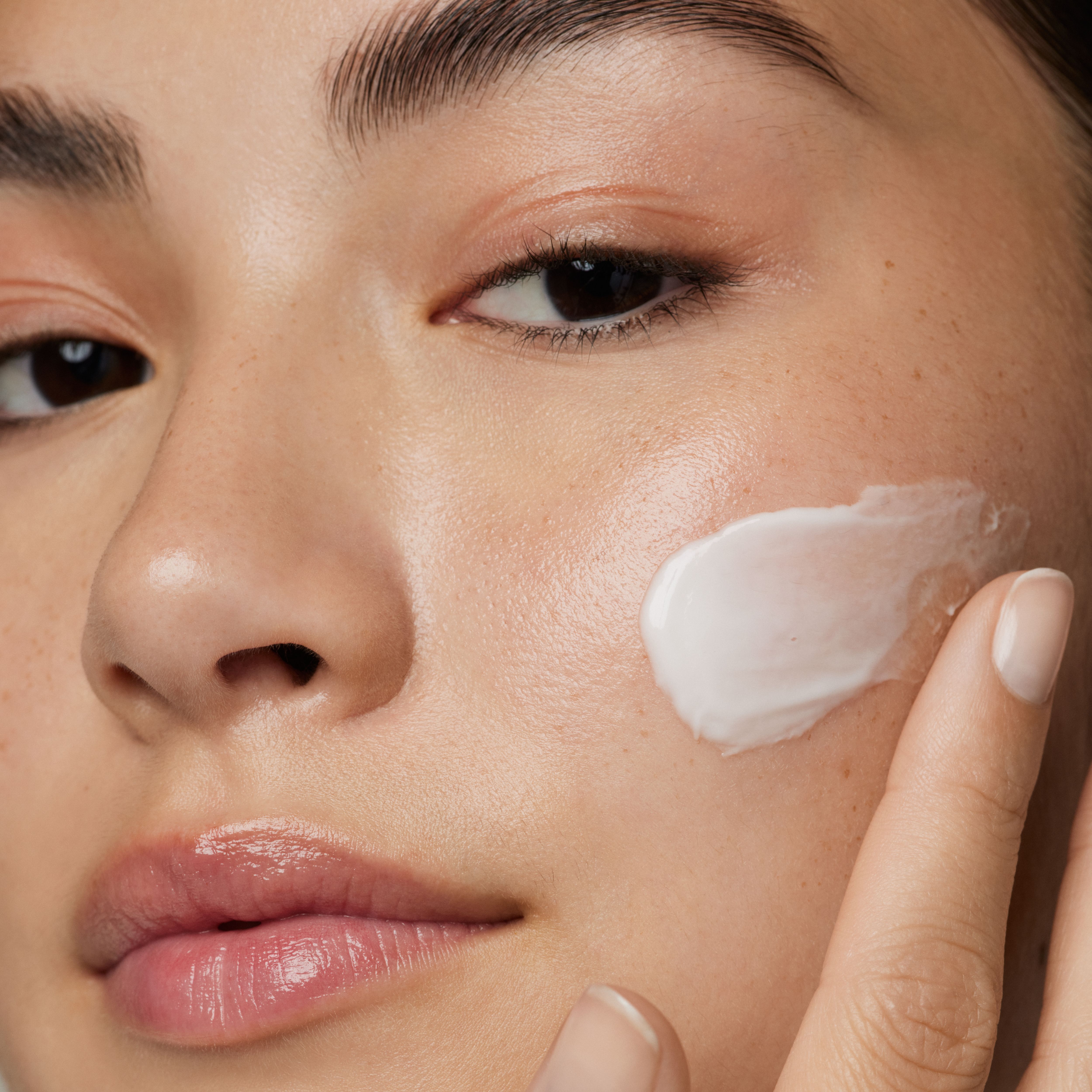 The Ritual of Namaste 24H Hydrating Gel Cream Lifestyle How to Use