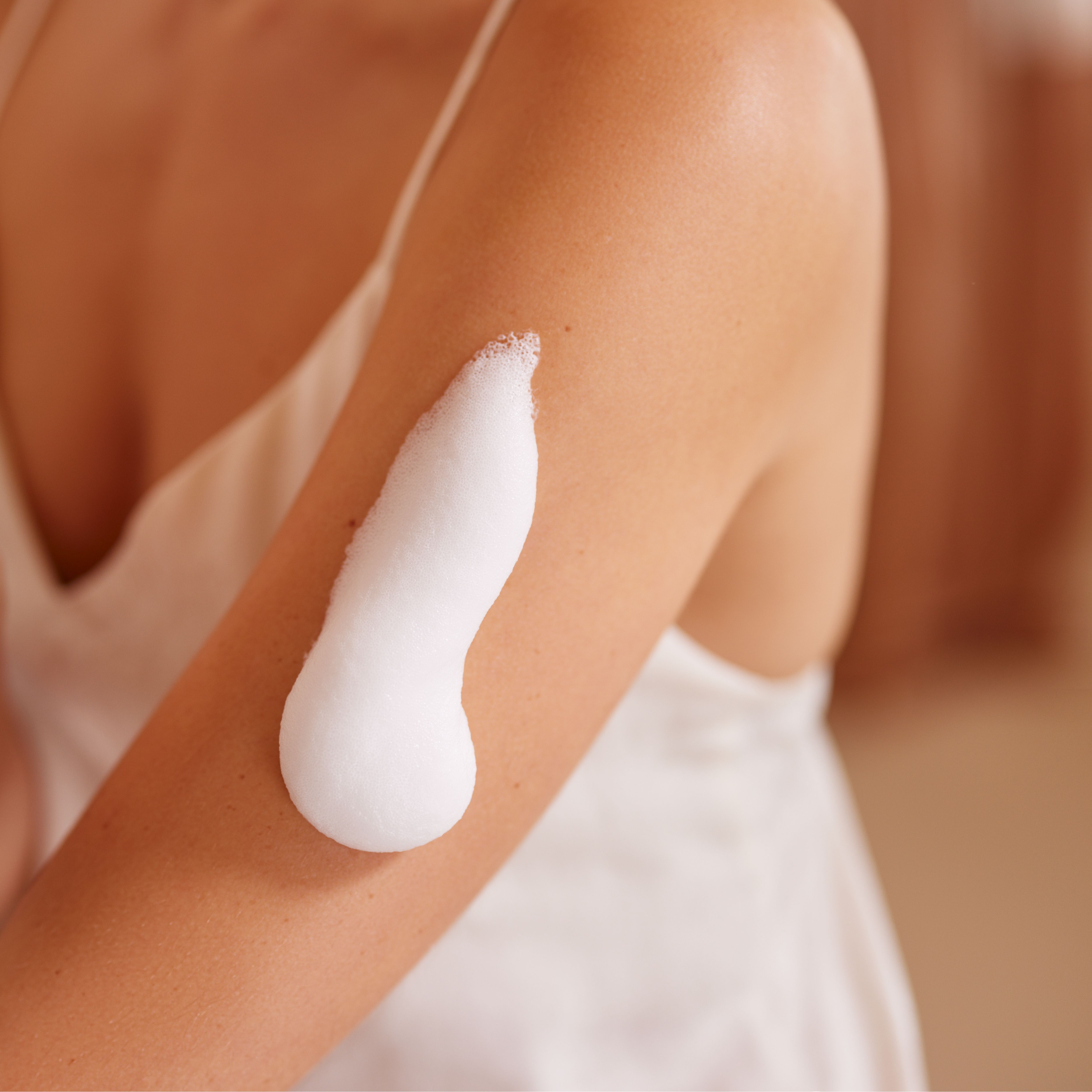 The Ritual of Sakura Body Lotion Mousse Texture Image